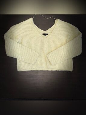 KENDALL & KYLIE V-Neck Knit Crop Sweater